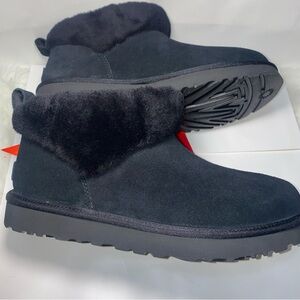 UGG 🖤 size 10 boots New in box